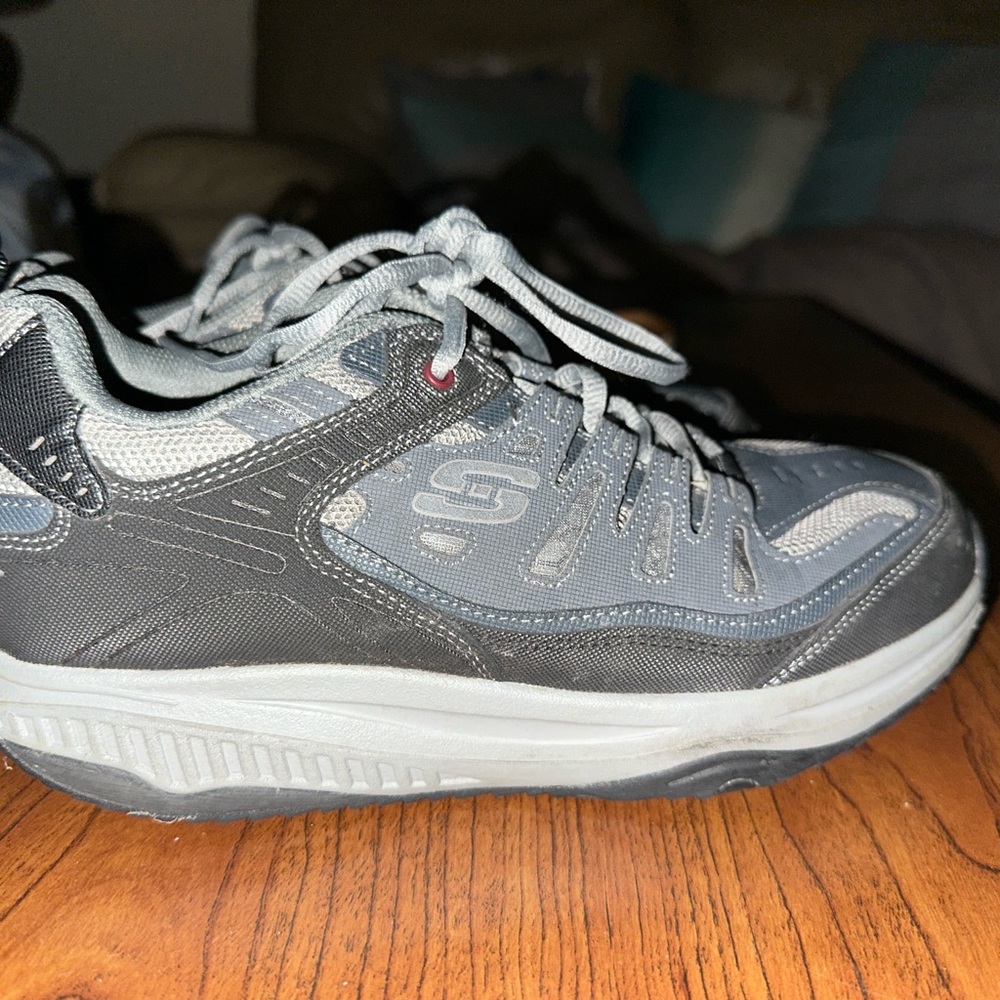 Men’s size 7 Sketchers Shape Ups